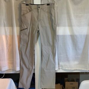 Orvis Men's Light Tan Cargo Pants